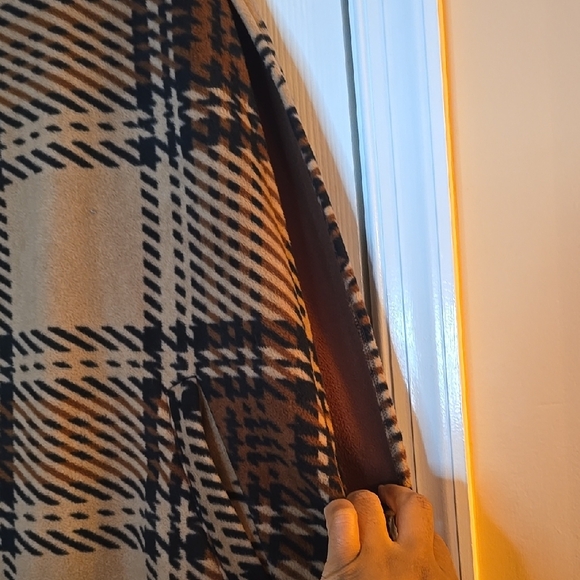 Tahari Women's Plaid Poncho in Tan and Black - Picture 5 of 6